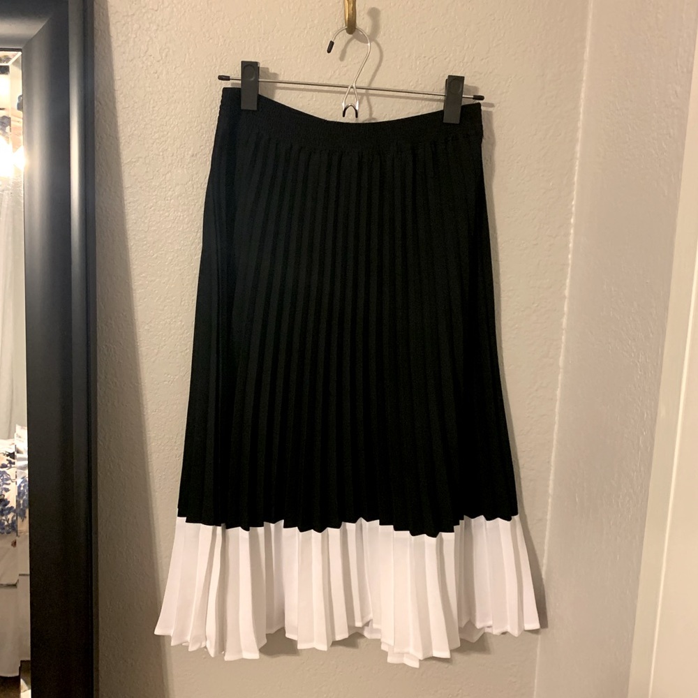 Black and white pleated midi skirt